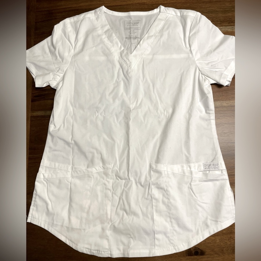 Cherokee XS scrub top